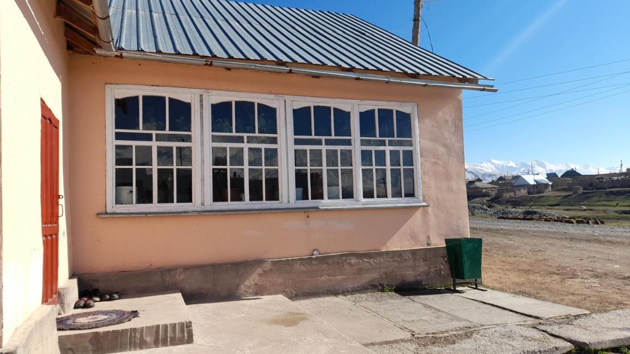 Tilek Guest House Sary-Mogul Exteriör bild
